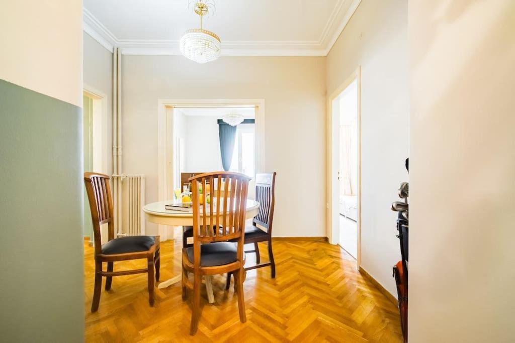 Emporikon Apartment Steps From Historic Center Athens Luaran gambar