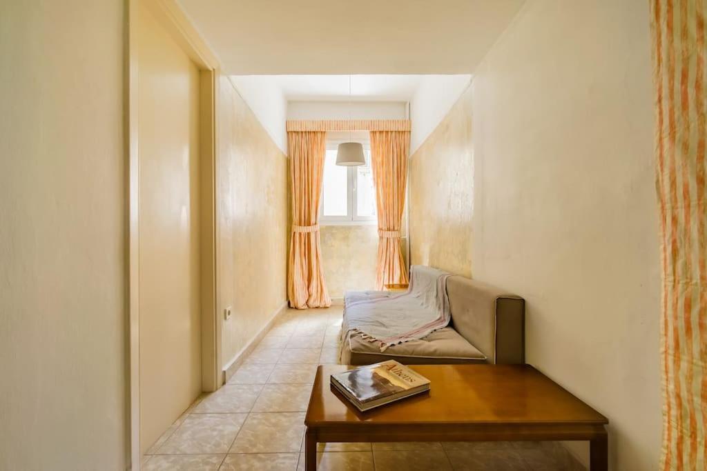 Emporikon Apartment Steps From Historic Center Athens Luaran gambar