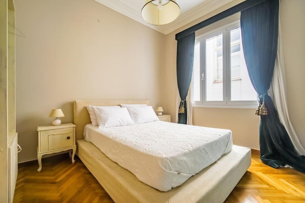 Emporikon Apartment Steps From Historic Center Athens Luaran gambar