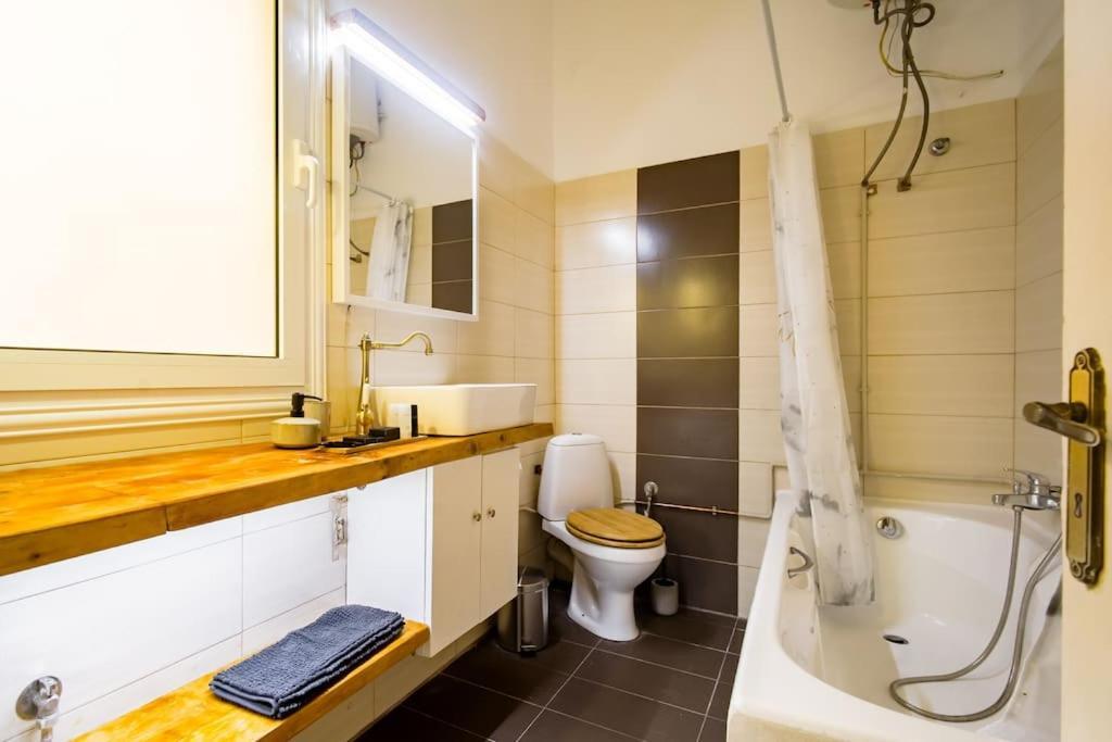 Emporikon Apartment Steps From Historic Center Athens Luaran gambar