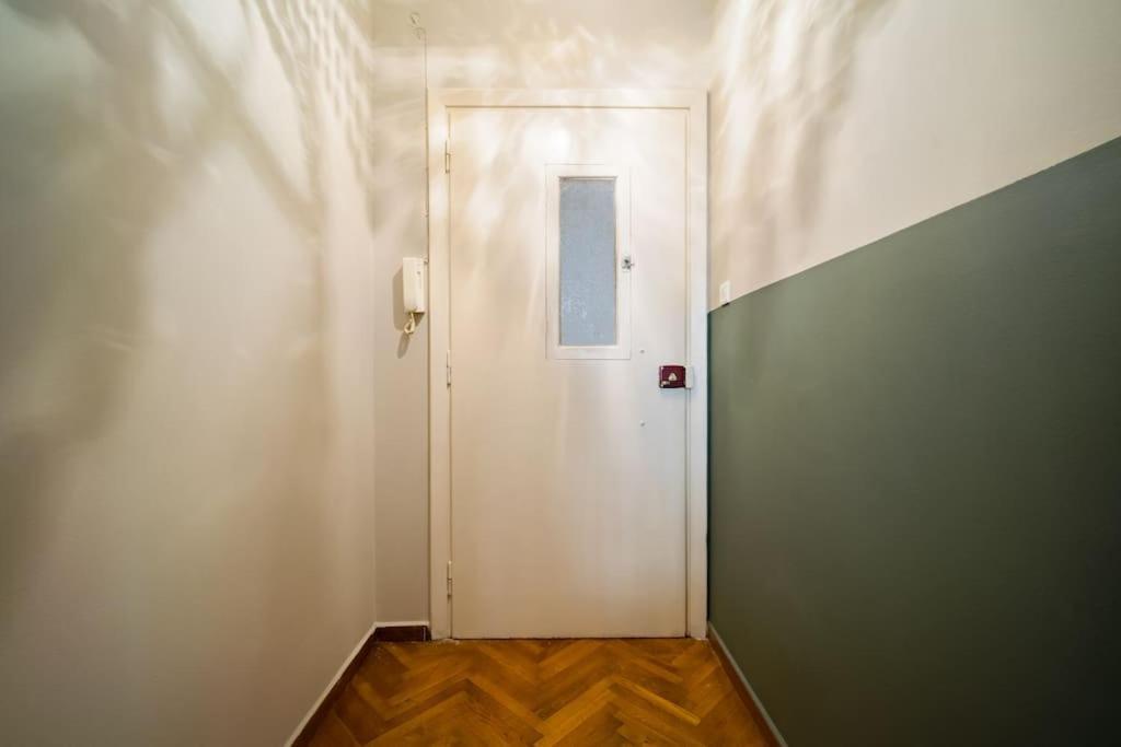 Emporikon Apartment Steps From Historic Center Athens Luaran gambar